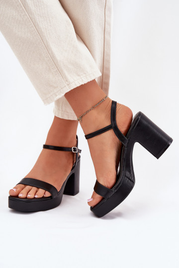 Sandalias de mujer de piel sintética con tacones Lillita color negro 2