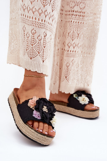 Zapatillas de mujer con flores y plataforma y elementos trenzados Zenvanis en color negro 2