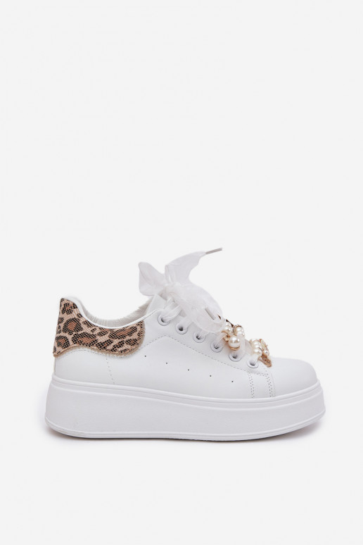 Zapatillas modelo zapatos. Femenino con una plataforma Z Przypinkami el color blanco con estampados de piel de leopardo Ocerdia