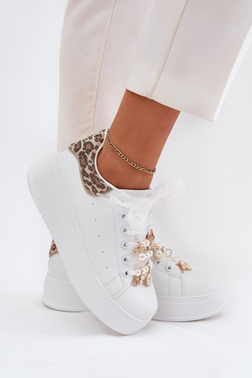 Zapatillas modelo zapatos. Femenino con una plataforma Z Przypinkami el color blanco con estampados de piel de leopardo Ocerdia