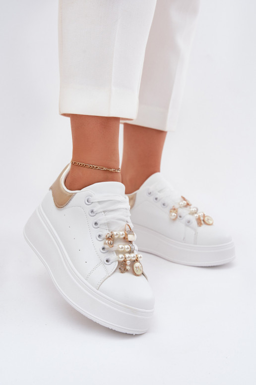 Zapatillas modelo zapatos. Femenino con una plataforma Z Przypinkami Blanco-color dorado Ocerdia Zapatillas modelo zapatos. Femenino con una plataforma Z Przypinkami Blanco-color dorado Ocerdia