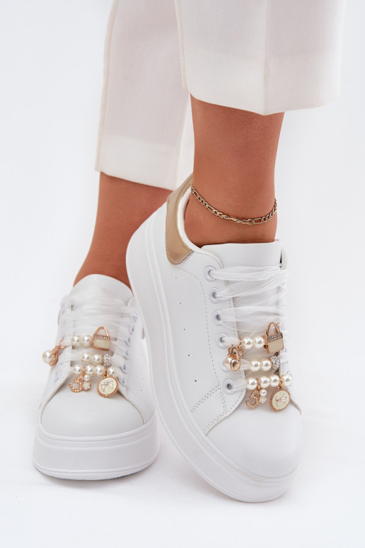 Zapatillas modelo zapatos. Femenino con una plataforma Z Przypinkami Blanco-color dorado Ocerdia Zapatillas modelo zapatos. Femenino con una plataforma Z Przypinkami Blanco-color dorado Ocerdia