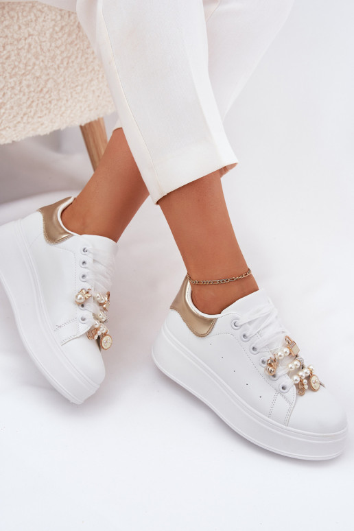 Zapatillas modelo zapatos. Femenino con una plataforma Z Przypinkami Blanco-color dorado Ocerdia Zapatillas modelo zapatos. Femenino con una plataforma Z Przypinkami Blanco-color dorado Ocerdia
