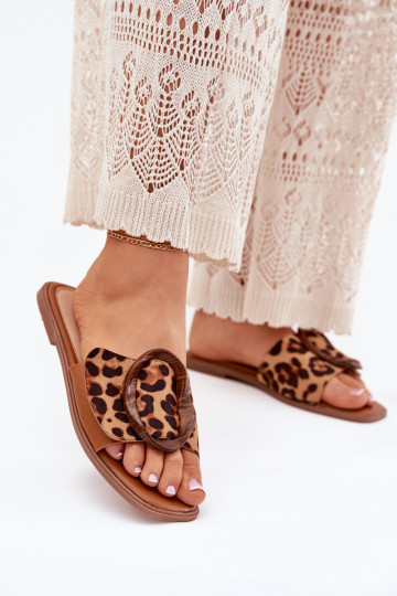 Chanclas de mujer planas decoradas con hebillas LuĮam con estampado de leopardo 2