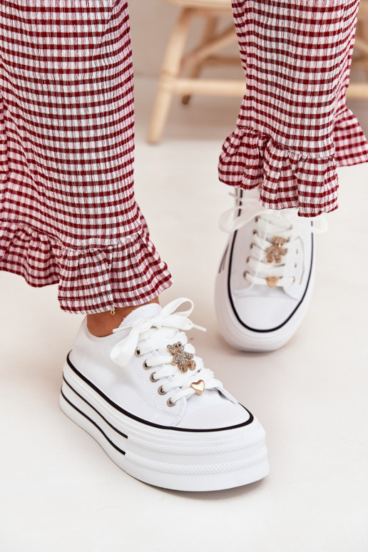 Zapatos de ocio con una plataforma Ze color doradomi Przypinkami el color blanco Fiorina