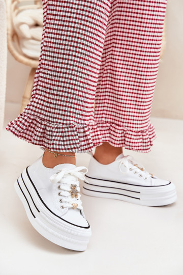 Zapatos de ocio con una plataforma Ze color doradomi Przypinkami el color blanco Fiorina 2