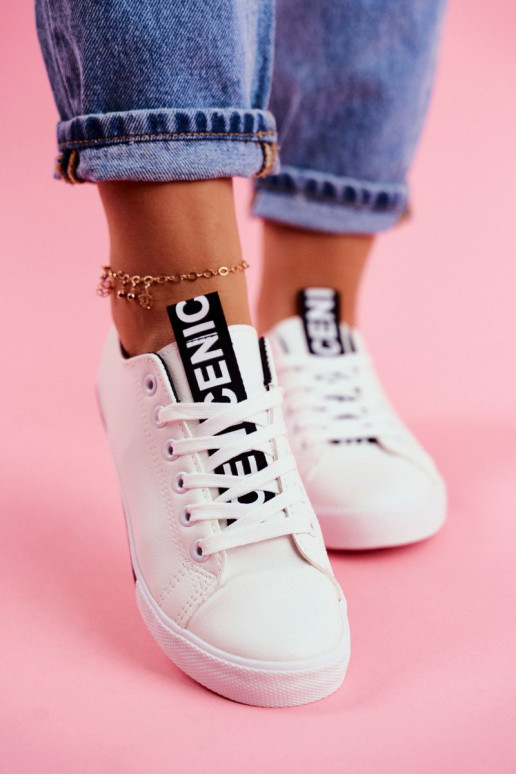 Zapatillas modelo clásico. de color negro Ville