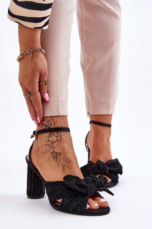 sandalias de moda con cintas con tacones de color negro Callum