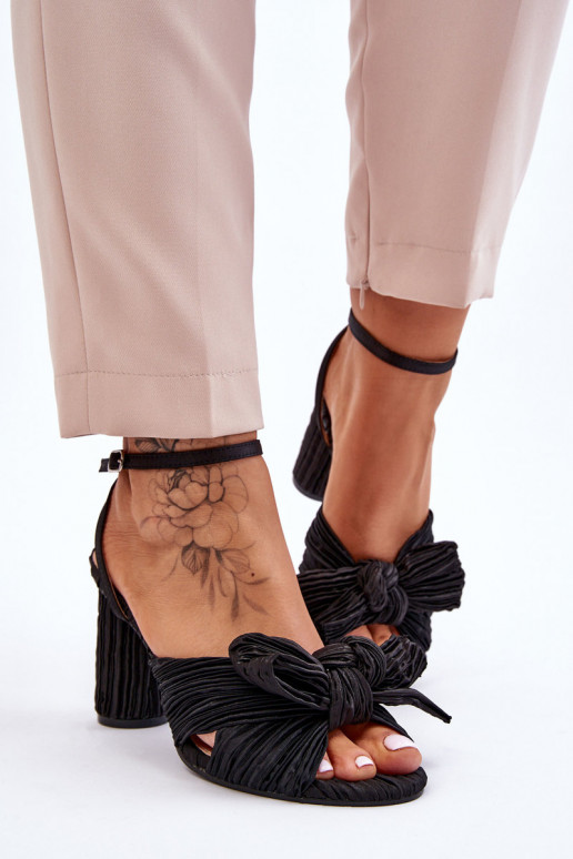 sandalias de moda con cintas con tacones de color negro Callum