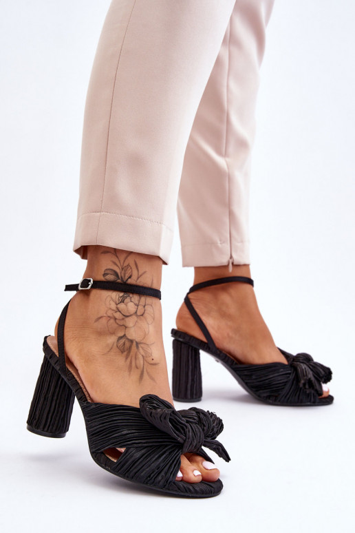 sandalias de moda con cintas con tacones de color negro Callum