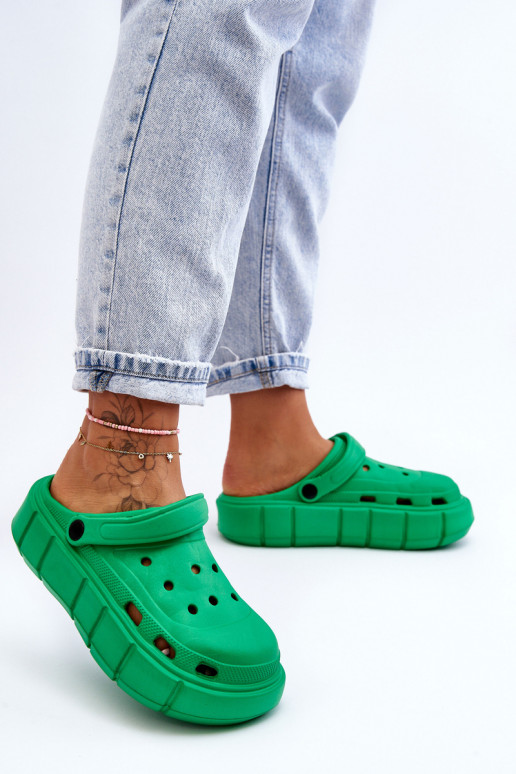Chanclas tipo crocs con plataforma elevada color verde Beckett
