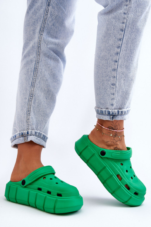 Chanclas tipo crocs con plataforma elevada color verde Beckett