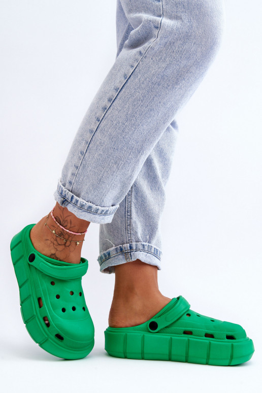 Chanclas tipo crocs con plataforma elevada color verde Beckett