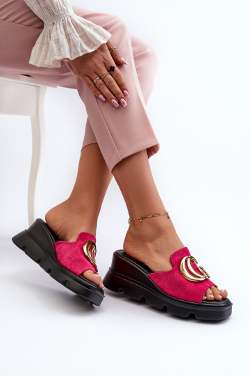 zapatillas de mujer Z de gamuza ecológicau en una cuña y plataforma con detalles dorados color rosa Iaria 2