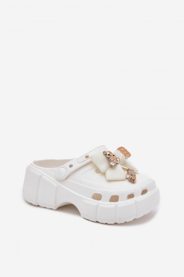Chanclas ligeras para niños con lazos y adornos en color blanco