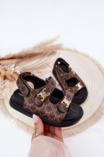 Sandalias para niños con cierres de velcro y detalles dorados en color marrón