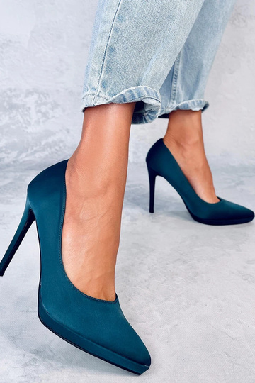 Zapatos con tacón fino...