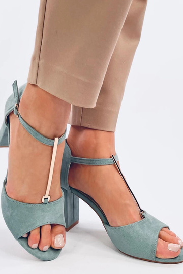 Sandalias de tacón...