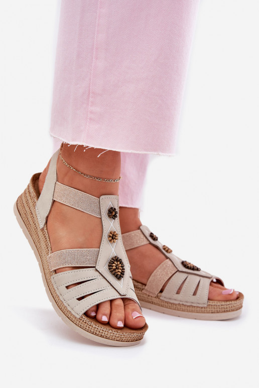 Sandalias de mujer en una cuña con hermosos detalles Inblu RV000015 color marfil