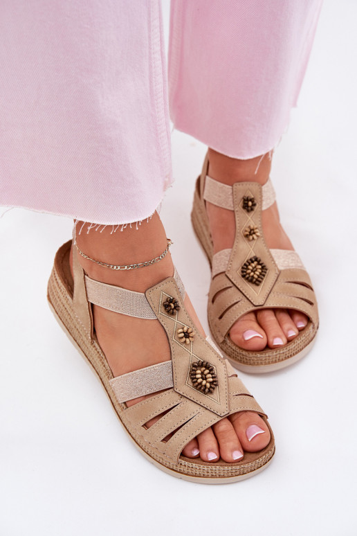 Sandalias de mujer en una cuña con hermosos detalles Inblu RV000015 beige