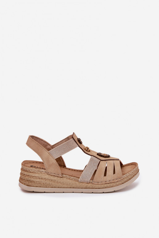 Sandalias de mujer en una cuña con hermosos detalles Inblu RV000015 beige
