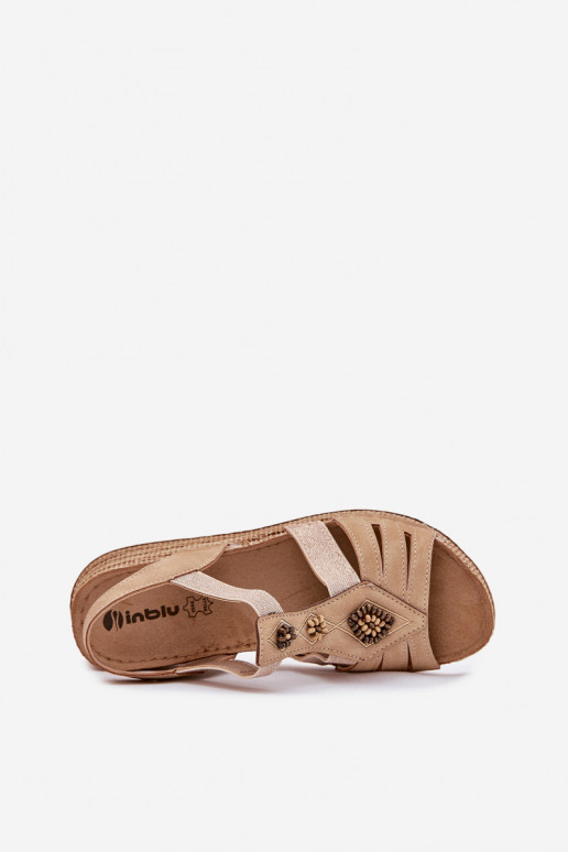 Sandalias de mujer en una cuña con hermosos detalles Inblu RV000015 beige