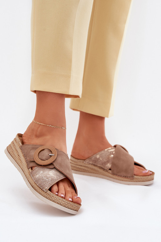 zapatillas de mujer en una cuña para decorar con hebillas Inblu RV000012 color marrón zapatillas de mujer en una cuña para decorar con hebillas Inblu RV000012 color marrón