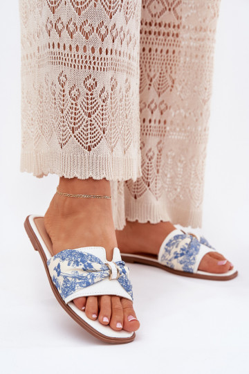 zapatillas de mujer con tacones anchos con cintas el color blanco Avenza