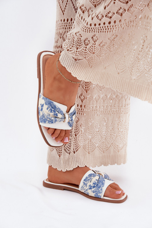 zapatillas de mujer con tacones anchos con cintas el color blanco Avenza