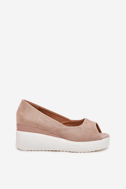 Sandalias de mujer en una cuña Z de gamuza ecológicau beige Velira