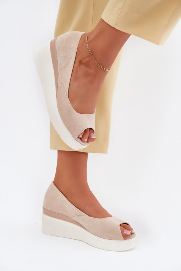 Sandalias de mujer en una cuña Z de gamuza ecológicau color marfil Velira