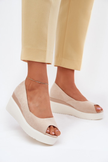 Sandalias de mujer en una cuña Z de gamuza ecológicau color marfil Velira 2