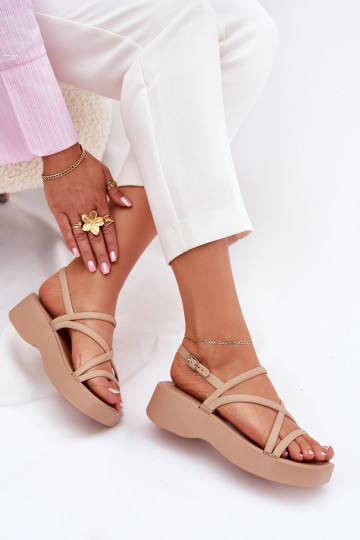 Sandalias de mujer con una plataforma con rayas beige Civara