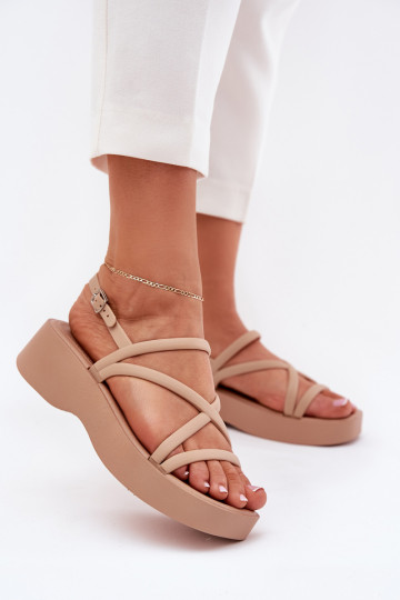 Sandalias de mujer con una plataforma con rayas beige Civara 2