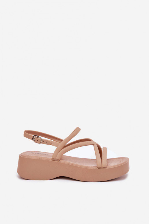 Sandalias de mujer con una plataforma con rayas beige Civara