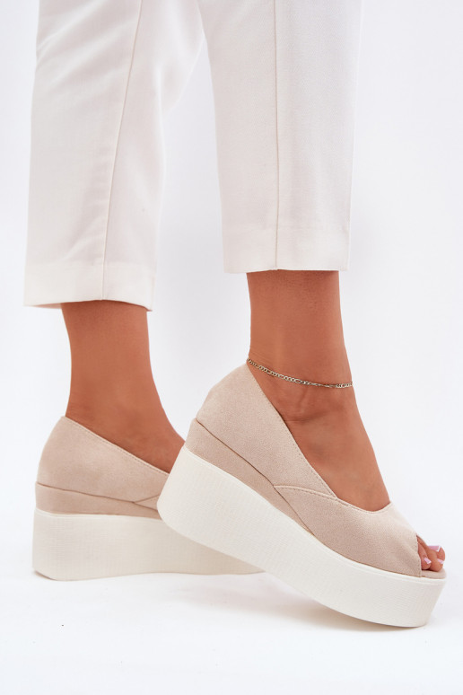 Sandalias de mujer en una cuña y plataforma color marfil Felyra