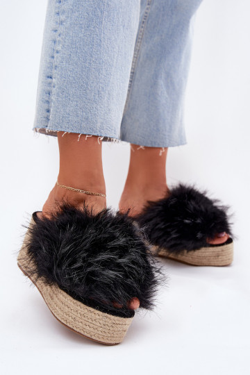 zapatillas de mujer en una cuña con un abrigo de piel I Plecionką de color negro Virela 2