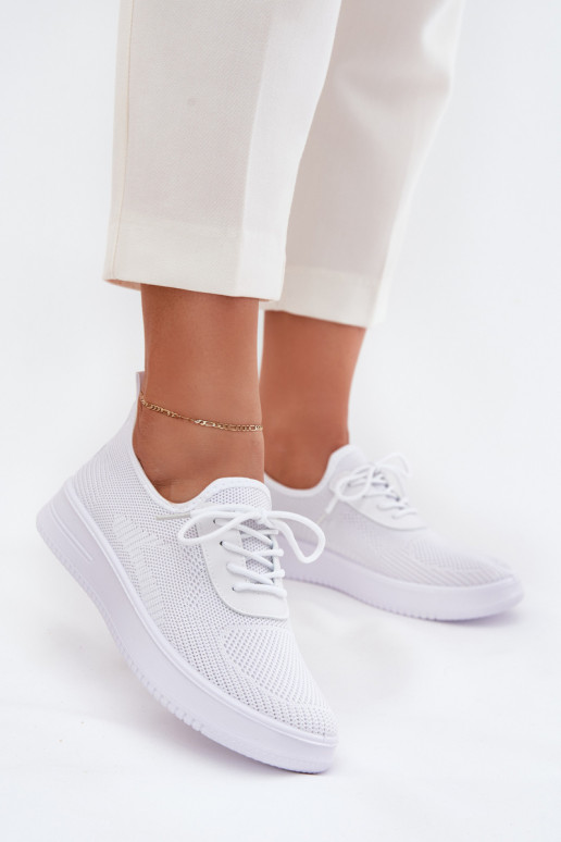 Un modelo convincente zapatillas con una plataforma Femenino el color blanco Kalyra