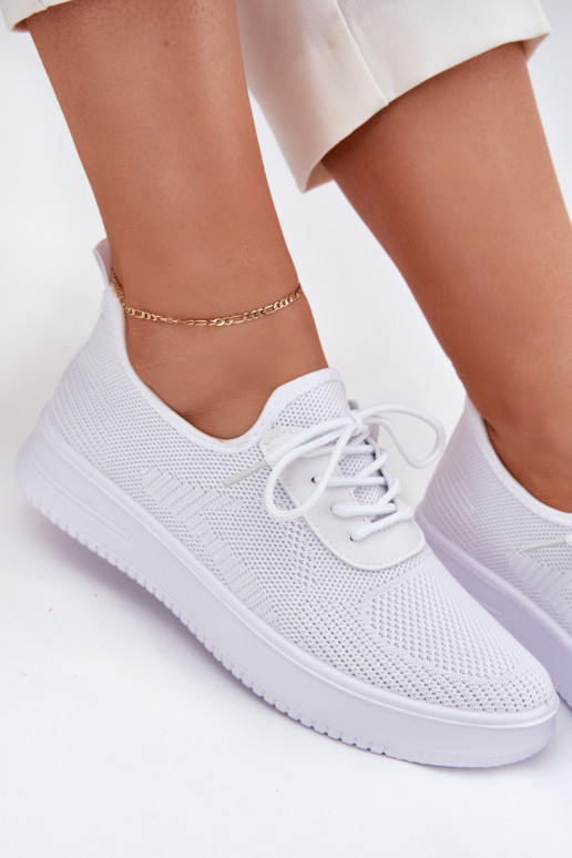  Un modelo convincente zapatillas con una plataforma Femenino el color blanco Kalyra