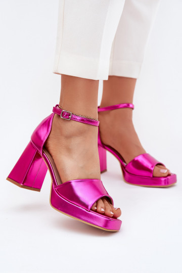 Sandalias lacadas para mujer. con tacones color rosa Tiene querila 2