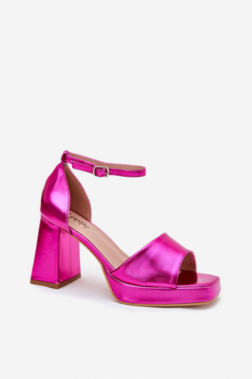 Sandalias lacadas para mujer. con tacones color rosa Tiene querila Sandalias lacadas para mujer. con tacones color rosa Tiene querila