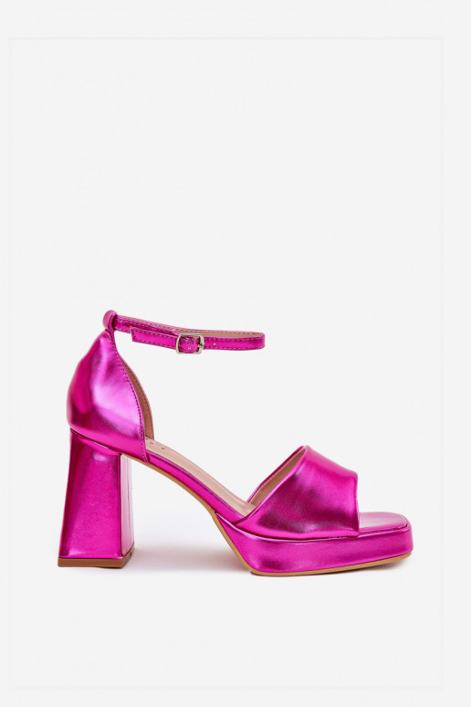 Sandalias lacadas para mujer. con tacones color rosa Tiene querila Sandalias lacadas para mujer. con tacones color rosa Tiene querila