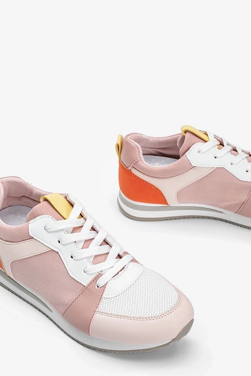 Zapatos blancos con insertos...