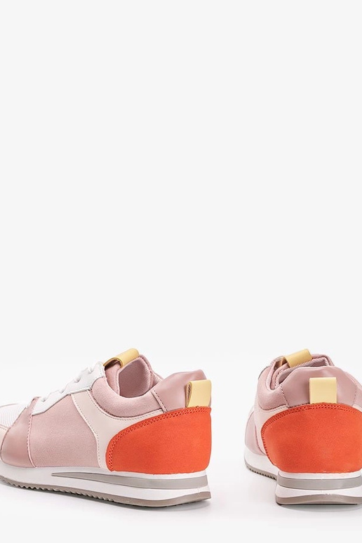 Zapatos blancos con insertos...