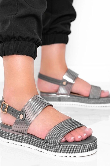 Sandalias grises con suela gruesa, "Senorita"