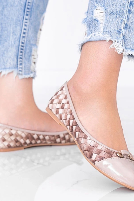 Zapatos color arena con elementos...