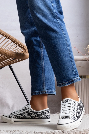 Zapatos de mujer en blanco... 2