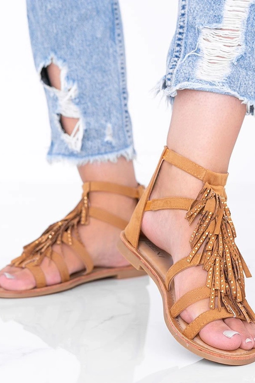 Sandalias marrón claro con flecos,... Sandalias marrón claro con flecos,...