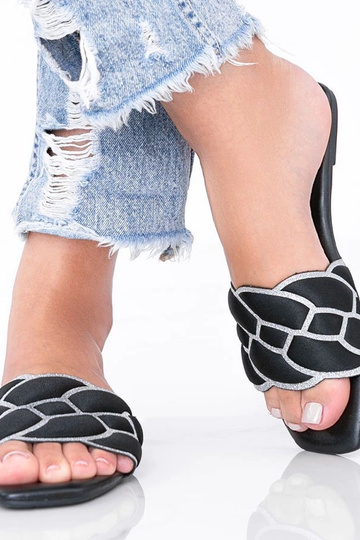 Sandalias negras con parte superior decorada, "Stormi" 2