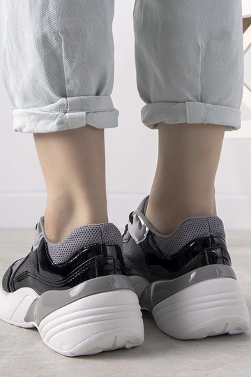 Zapatillas negras de suela... 2